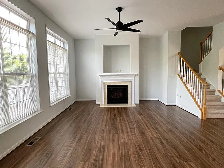 2403 Cypress Green Ln — Photo 12