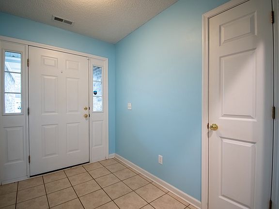 4th image of 3335 Walden Dr