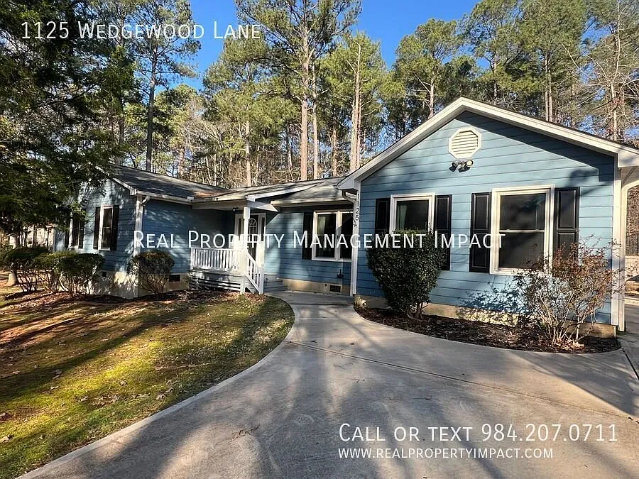 1125 Wedgewood Ln