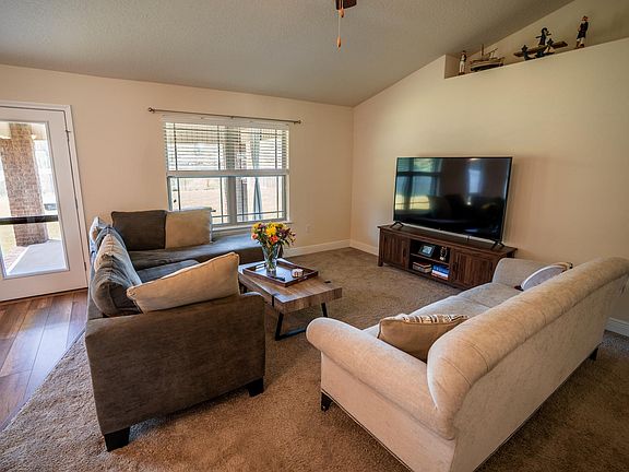 Spacious room (70'' TV for reference)