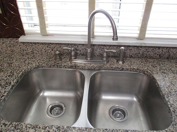 4th image of 738B Chatham Ln #B