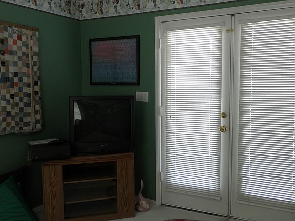 Guest bedroom with Balcony 