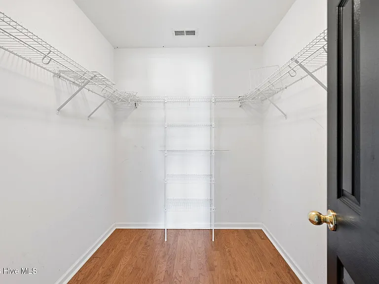 106 Lakeside Green Dr — Photo 16