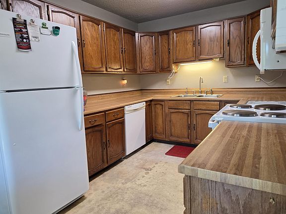5th image of 141 Heather Ave
