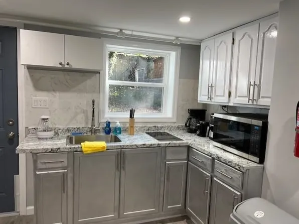 50 College Street image 25 of 31