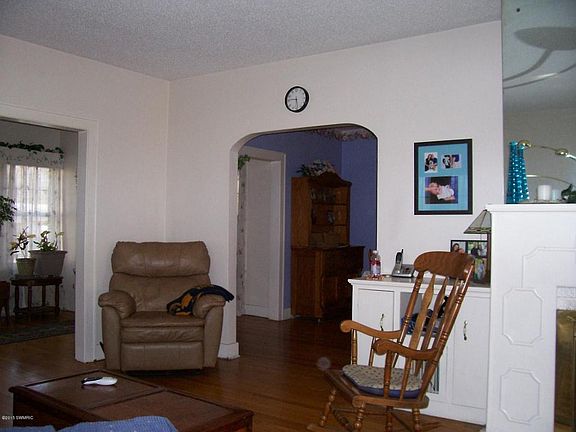 5th image of 292 W Napier Ave
