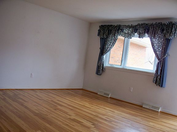 3rd image of 744 Paula St