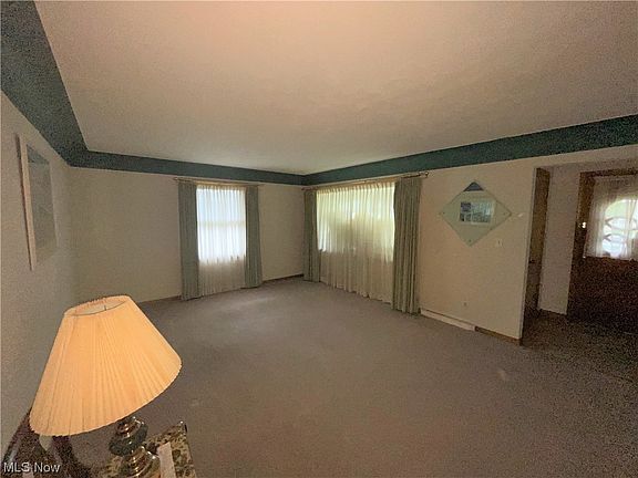 5th image of 3334 Regina Ave