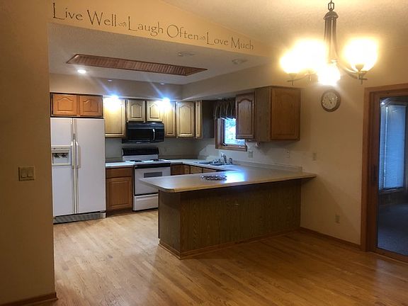 2nd image of 824 Westwind Dr