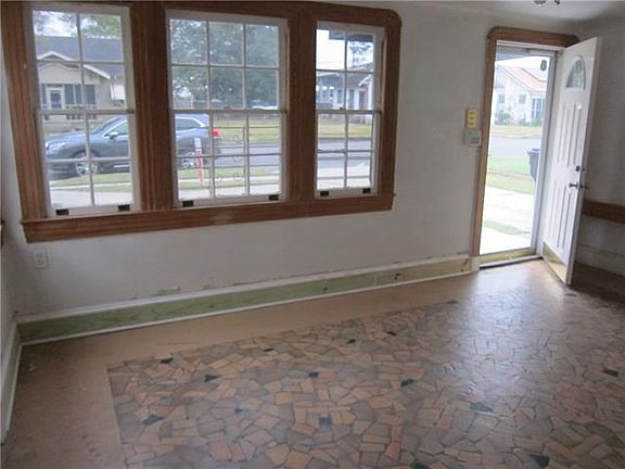 2nd image of 1519 Bodenger Blvd