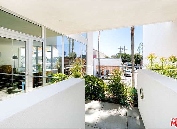 2nd image of 1121 Abbot Kinney Blvd Suite 5