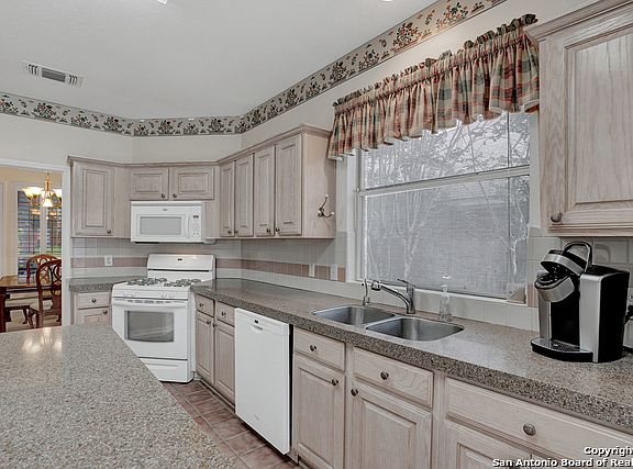 4th image of 15222 Fall Place Dr