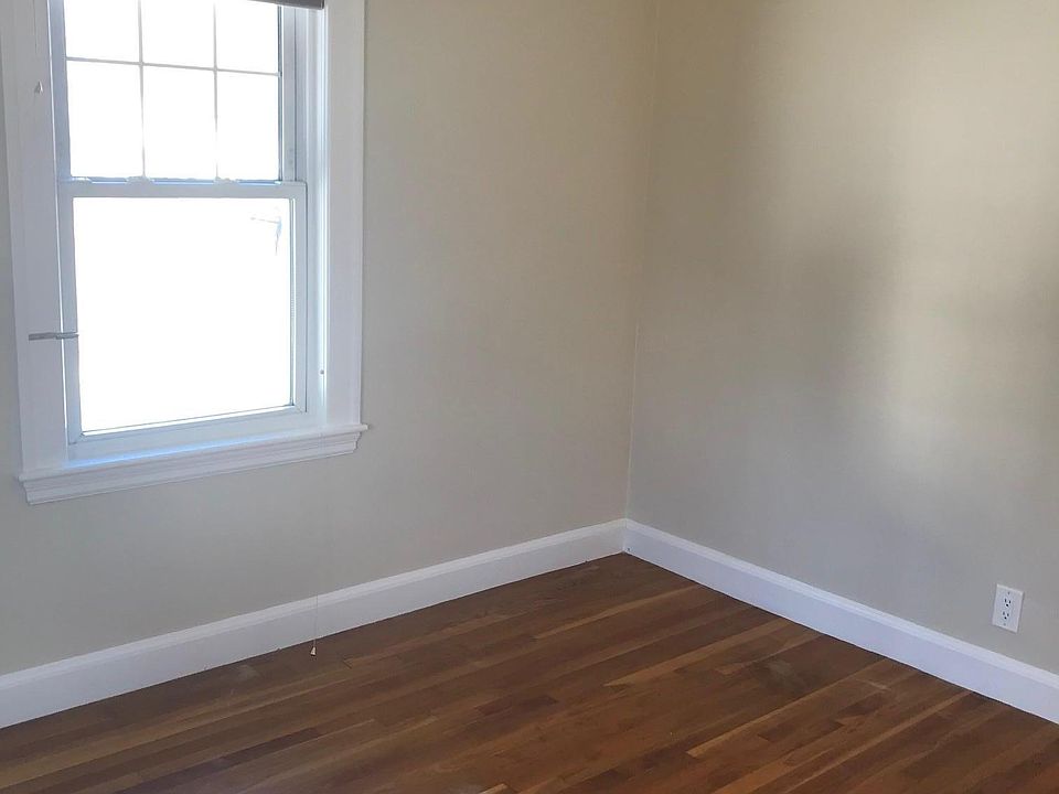 1st Bedroom.