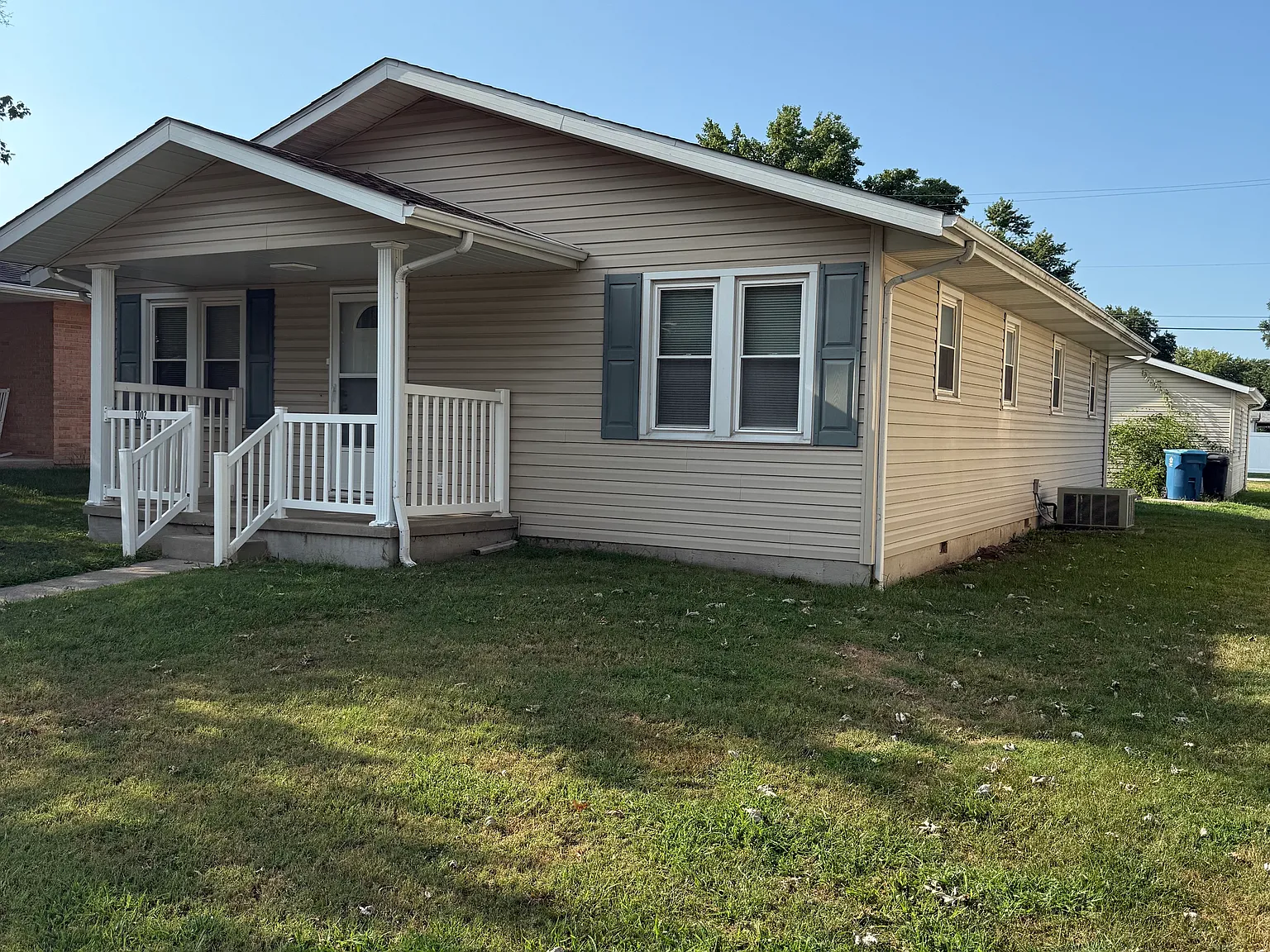 3 bed, 1500 sqft, $1,700 — Photo 2