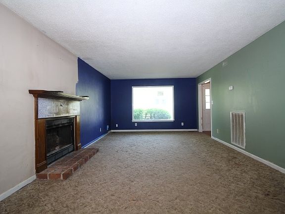4th image of 910 Poppy Dr