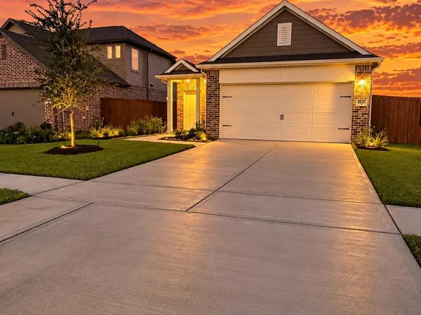 4622 Crater Run Dr, Dickinson, TX 77539