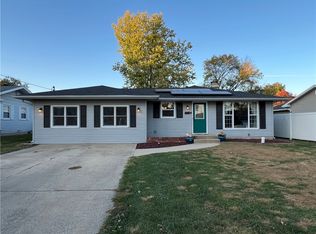 810 Holiday Dr, Effingham, IL 62401