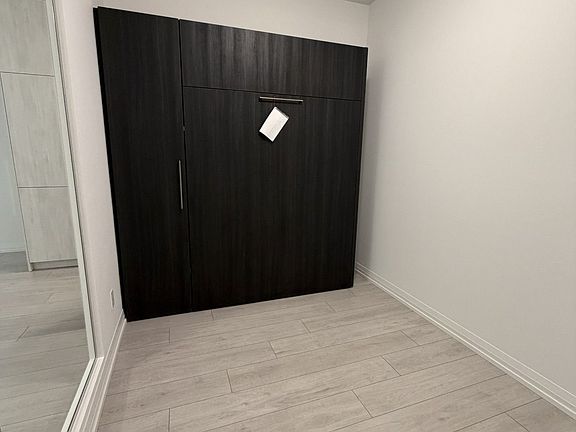 4th image of 400 King St W #812
