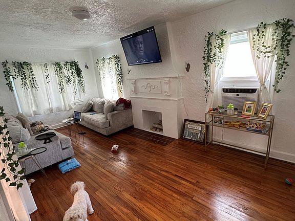 2nd image of 902 Salzedo St APT 1