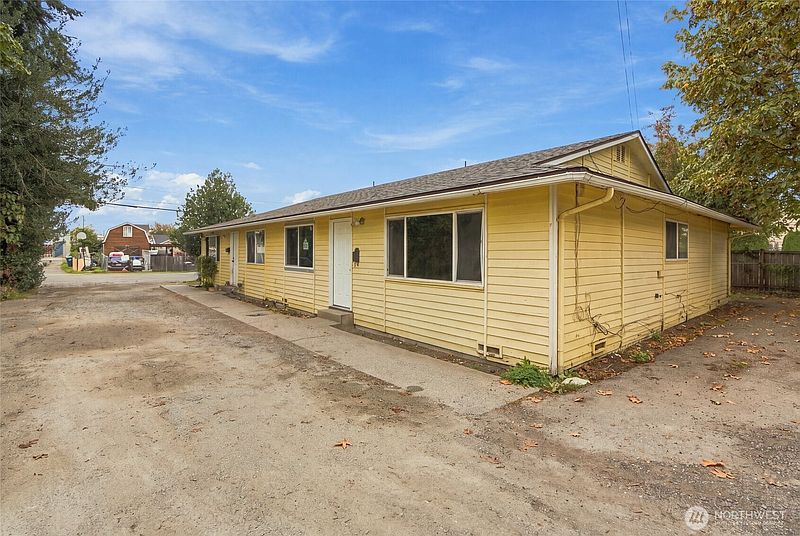 2nd image of 1108 B Street SE