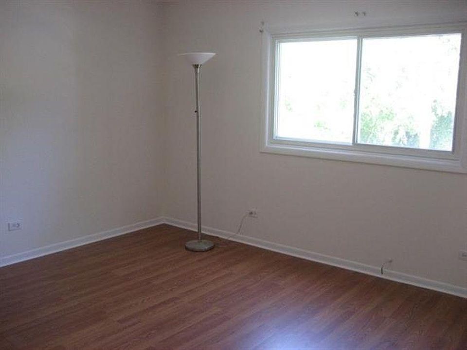 2nd image of 1926 W Pratt Blvd #1