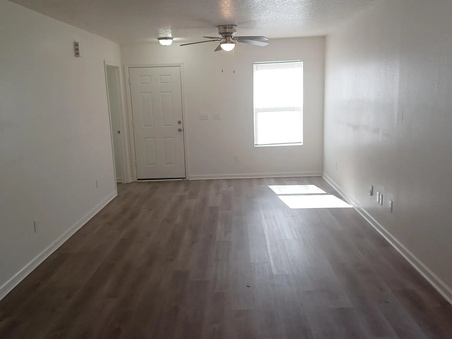 3 bed, 2.0 bath, 1197 sqft, $1,825 — Photo 3