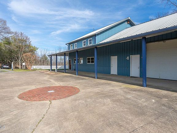 4th image of 449 Chuckey Overlook