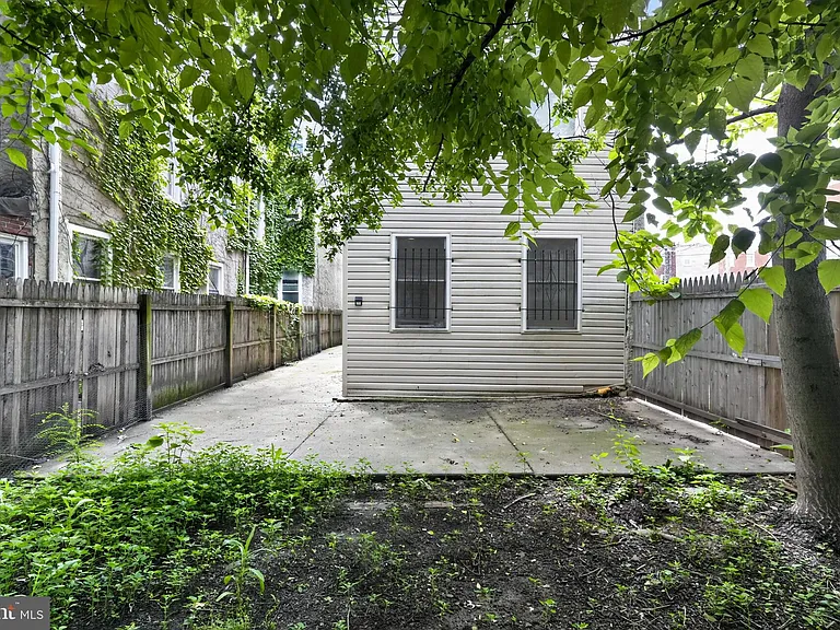 1729 W Master St #B — Photo 13
