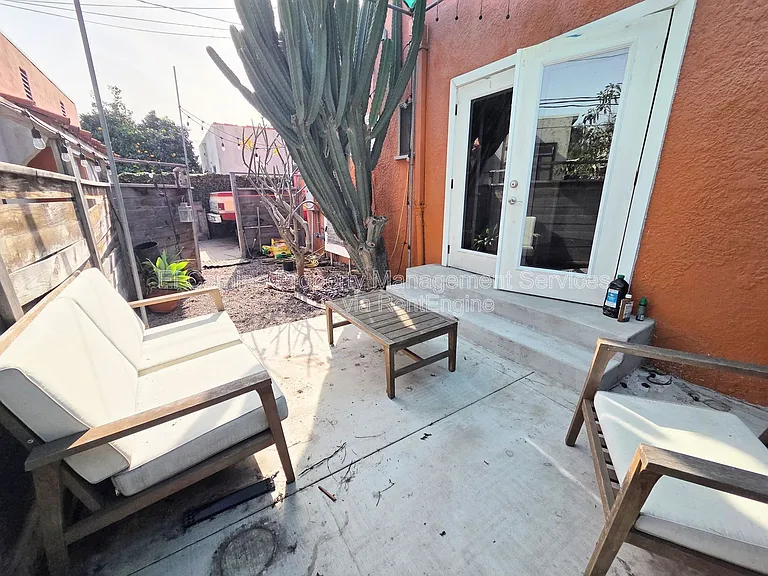 2068 San Francisco Ave — Photo 36
