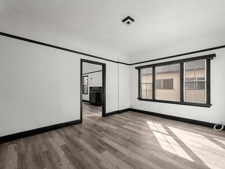 1329 2nd Ave — Photo 7