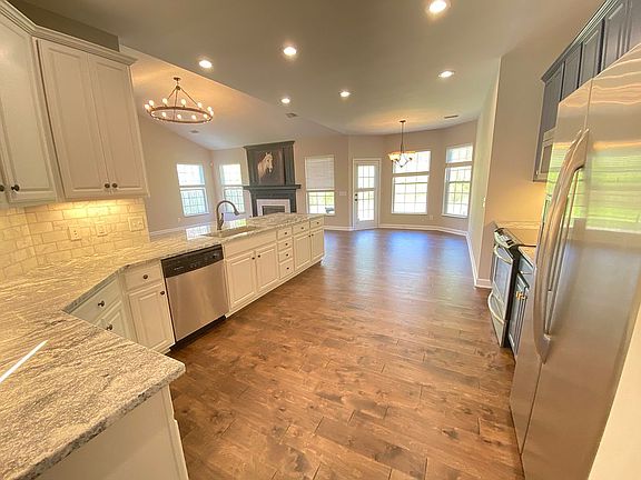 4th image of 3056 Ballenger Dr