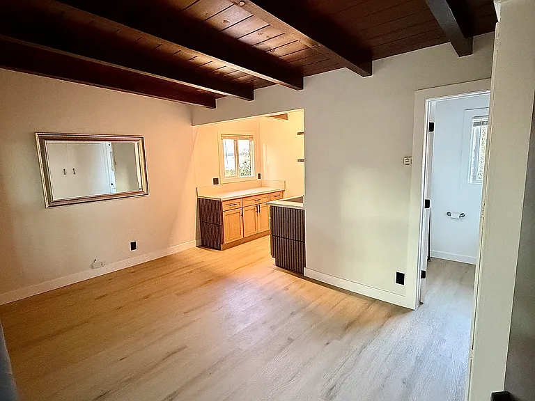 300 Center St #20 — Photo 3