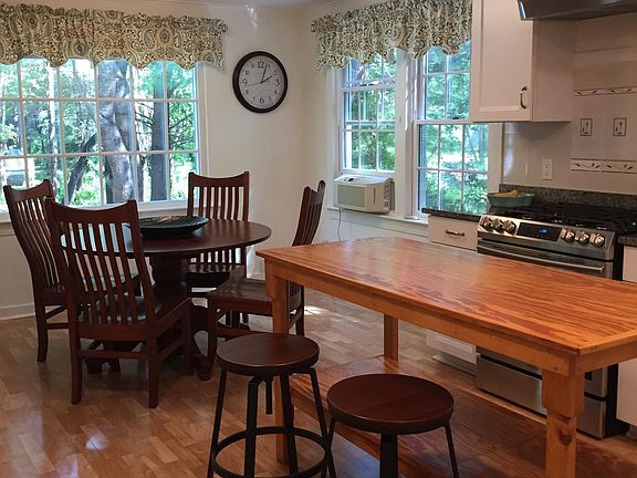 Open plan kitchen and dining area