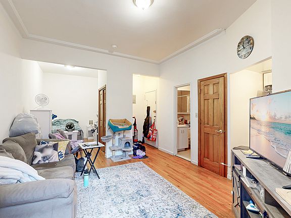 4th image of 38 W 74th St APT 3B