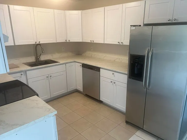 2410 SW 44th Ave — Photo 2