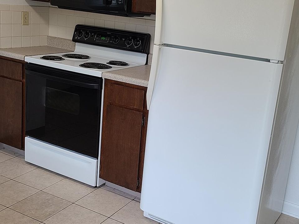Kitchen w/appliances