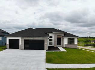 5620 N 212th St, Elkhorn, NE 68022