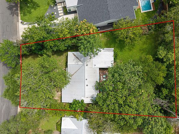 3rd image of 4602 Richmond Ave