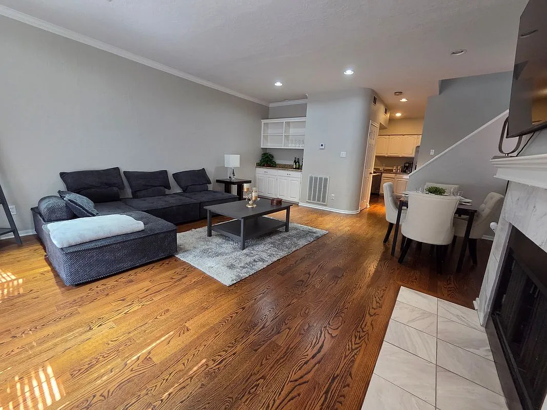 2 bed, 2.5 bath, 1745 sqft, $2,850 — Photo 4