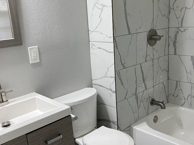 4 Colonial Dr — Photo 5