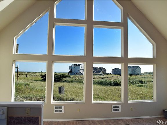 3rd image of 465 Sea View Ave