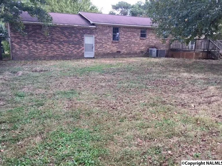 1205 Carter Cir NE — Photo 2