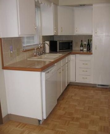3rd image of 3257 Medina Ave