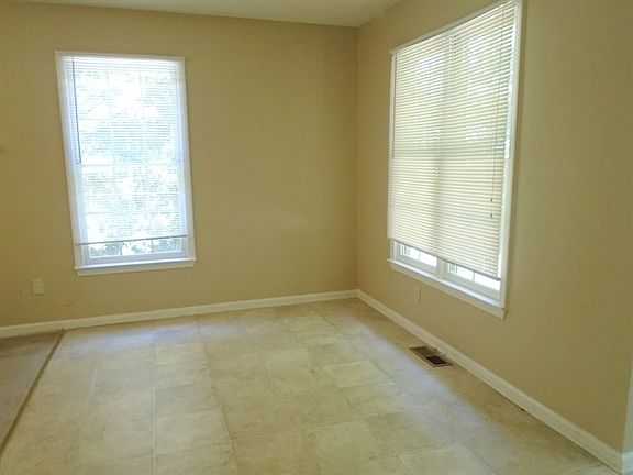4th image of 100 Summer Glen Way
