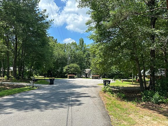 5th image of 155 Rockland Dr
