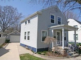 416 Riverview Dr, Manitowoc, WI 54220