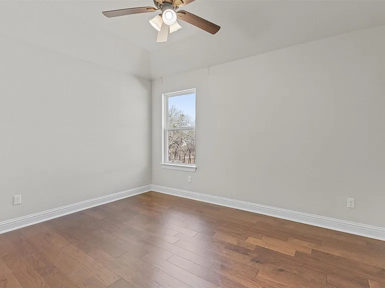 205 Riverhill Cv — Photo 18