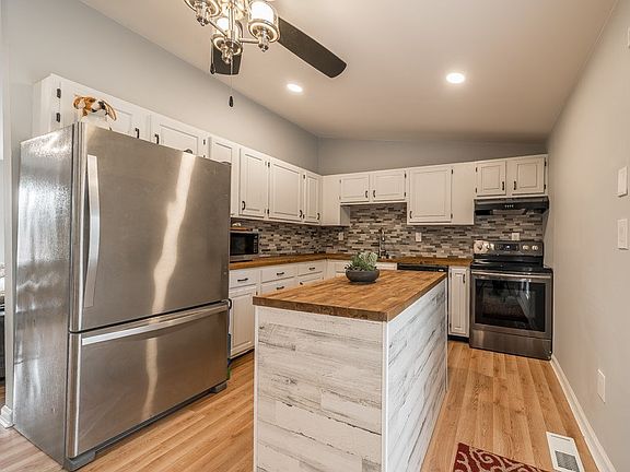 4th image of 8364 Tamarack Dr
