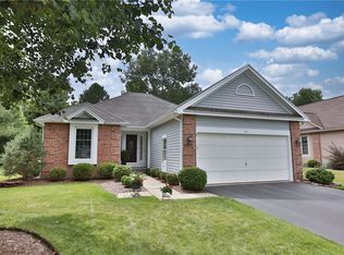 53 Hampshire Ln, Mendon, NY 14506