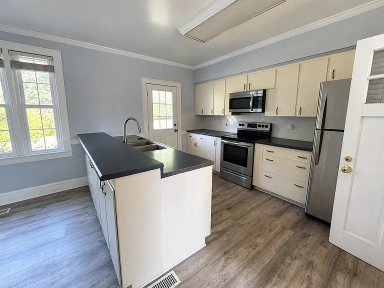 812 S Broad St — Photo 16
